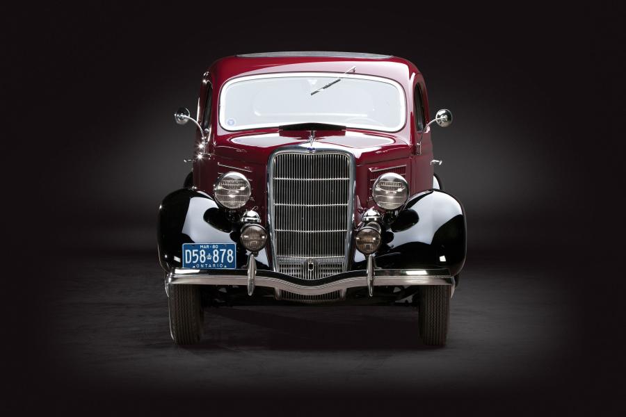  Ford V8 Deluxe 3-Window Coupe 1935 года  (фото 19 из 20)